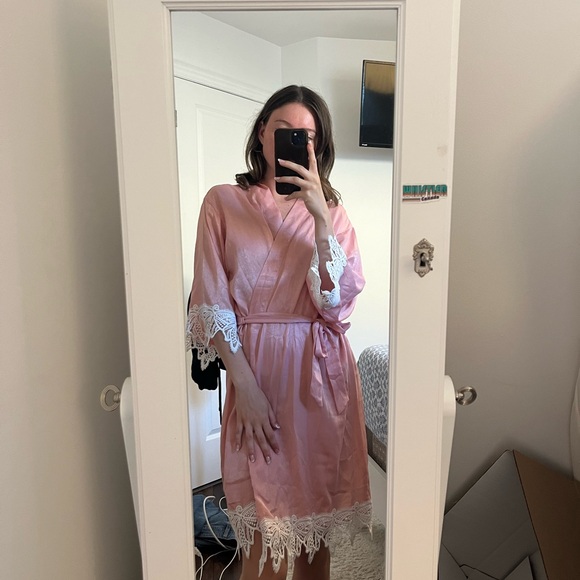 Silky Pink Robe Size S-L - Picture 7 of 8